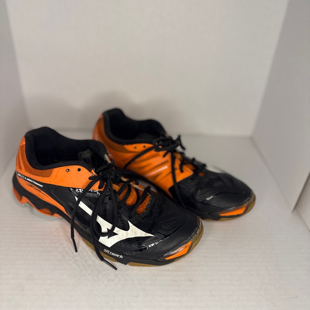 Mizuno Black and Orange Sports Mizuno Wave Lightning Z2